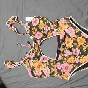 Victoria Secret swimsuits xl new classy & sassy